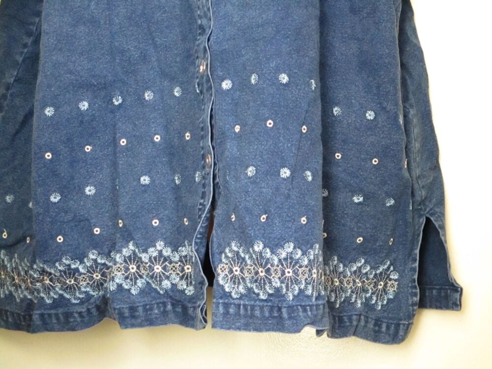 Vintage Club Z Denim - - Embroidered Blouse Shirt - Labelled as Size Large but is BIG - Image 9
