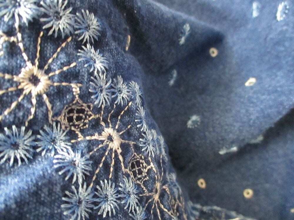 Vintage Club Z Denim - - Embroidered Blouse Shirt - Labelled as Size Large but is BIG - Image 3