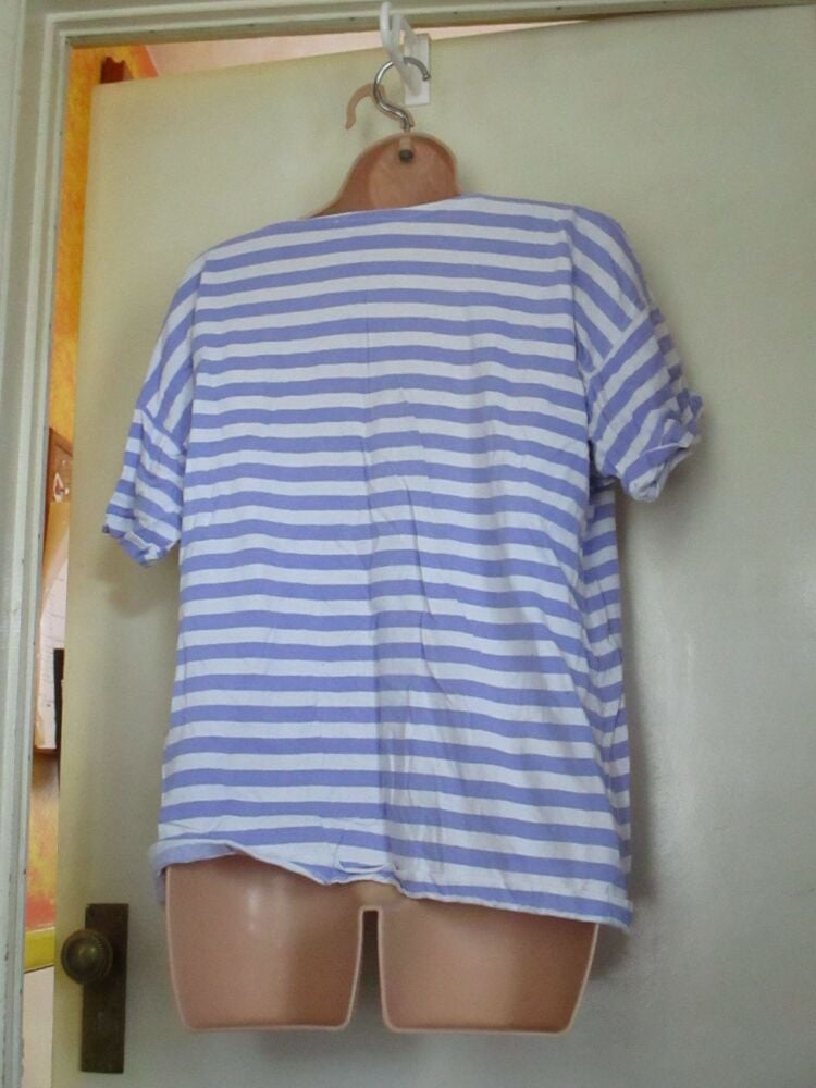Unknown Brand - Purple and White Vintage T-Shirt Ladies Top - Size Unknown Guesstimate 14-16 - Image 4