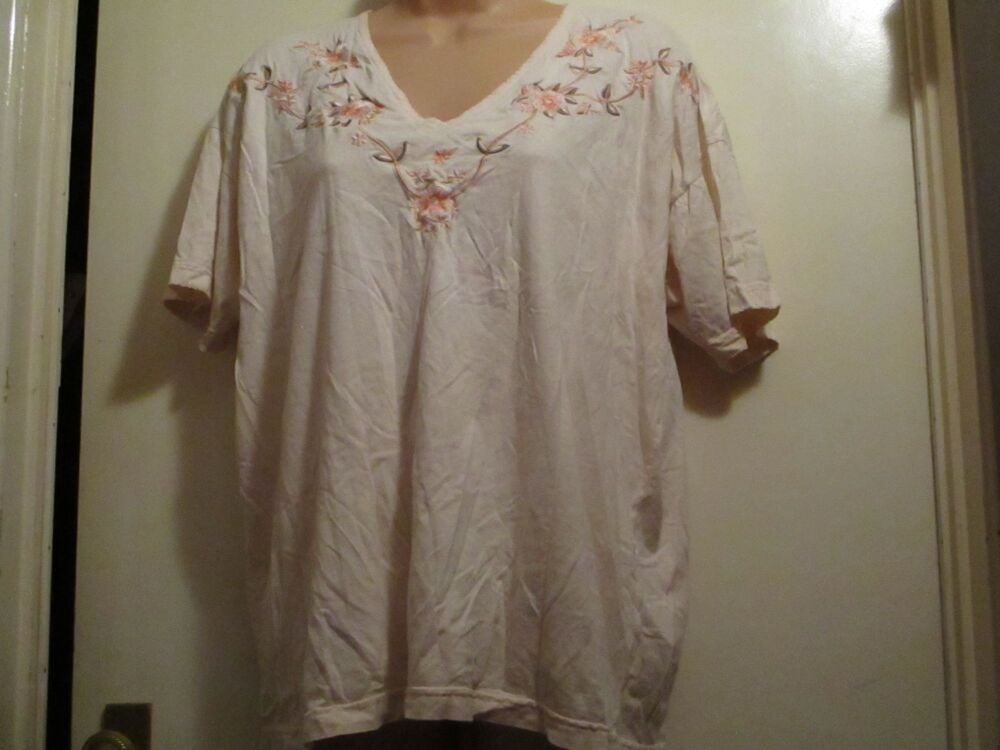 Honey - One Size Fits All - Peach T-shirt with Embroidered Floral Design - Image 9