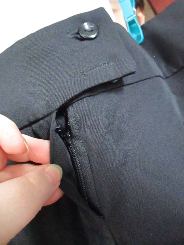 Salonwear Direct Size 6 Black Trousers - Slight Stain to label - Image 5