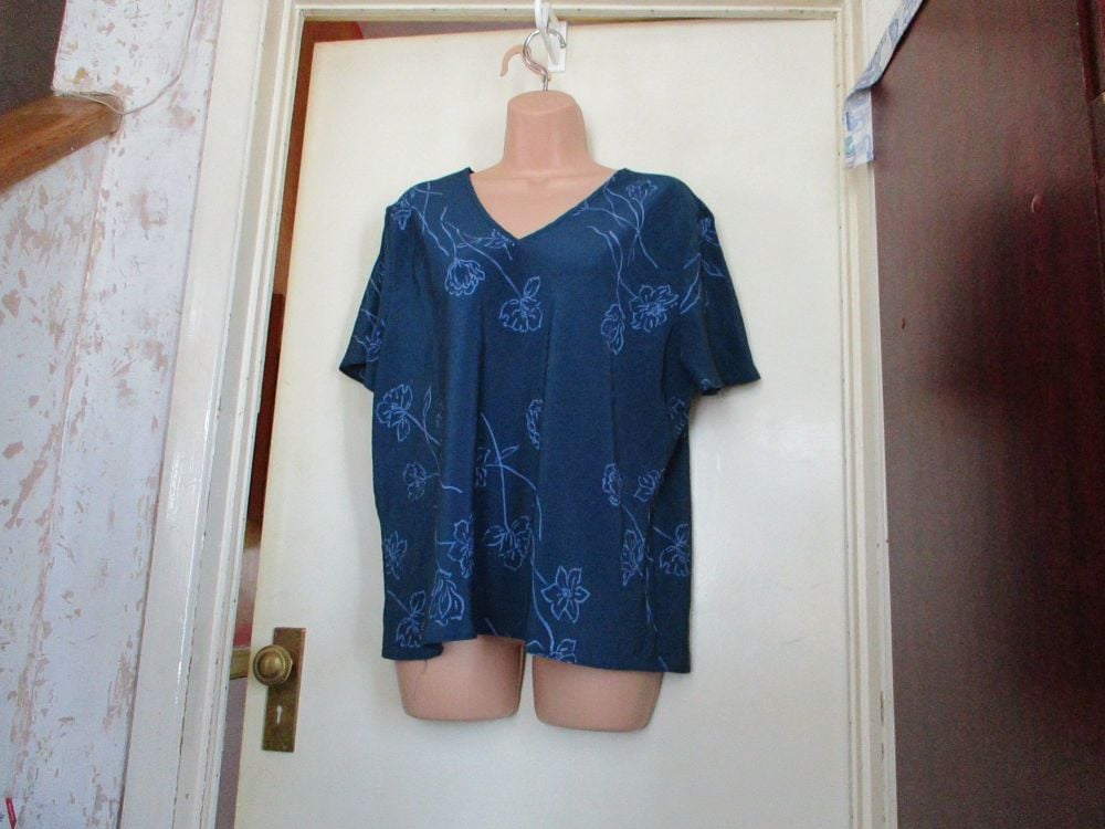 Guesstimate Size 18 - Vintage Peacocks - Floaty V Neck Top