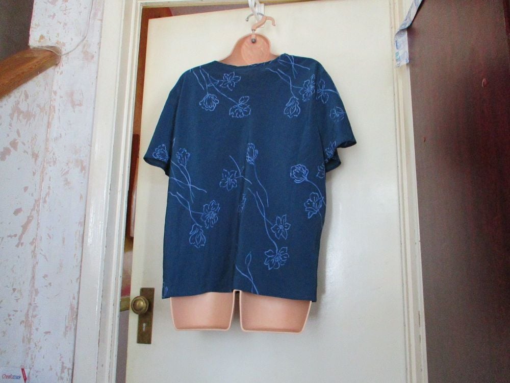 Guesstimate Size 18 - Vintage Peacocks - Floaty V Neck Top - Image 4