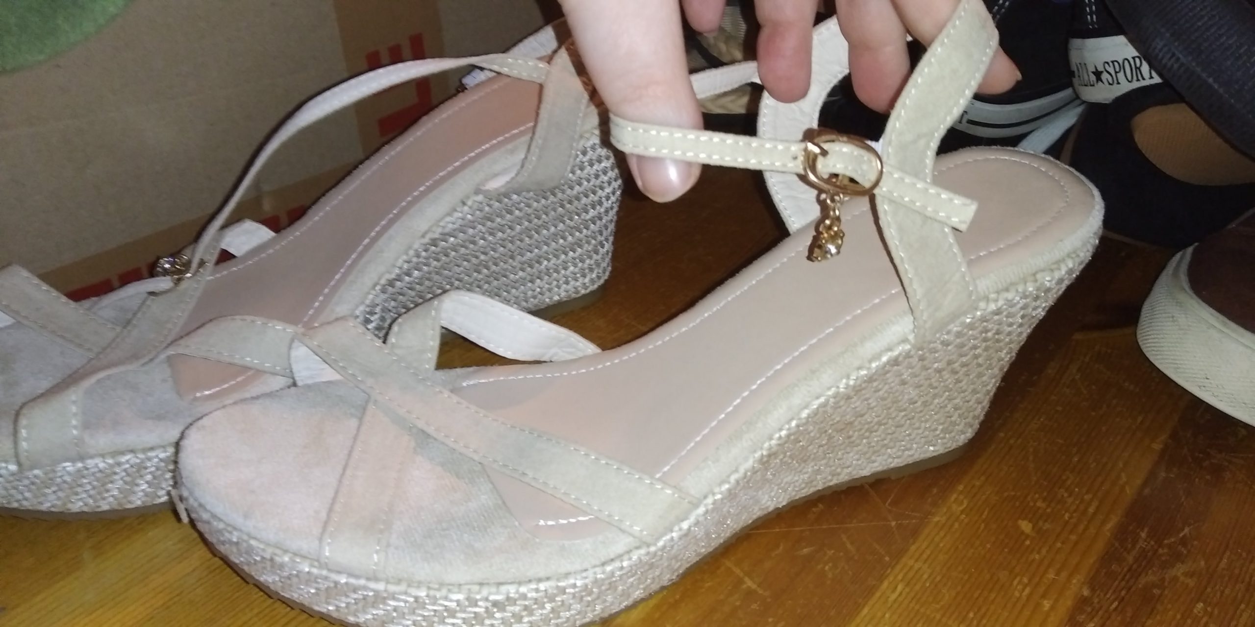 Unbranded Beige Cream Woven Style Strappy Sandals Wedge Heels with Diamante detail Shoes Size 41