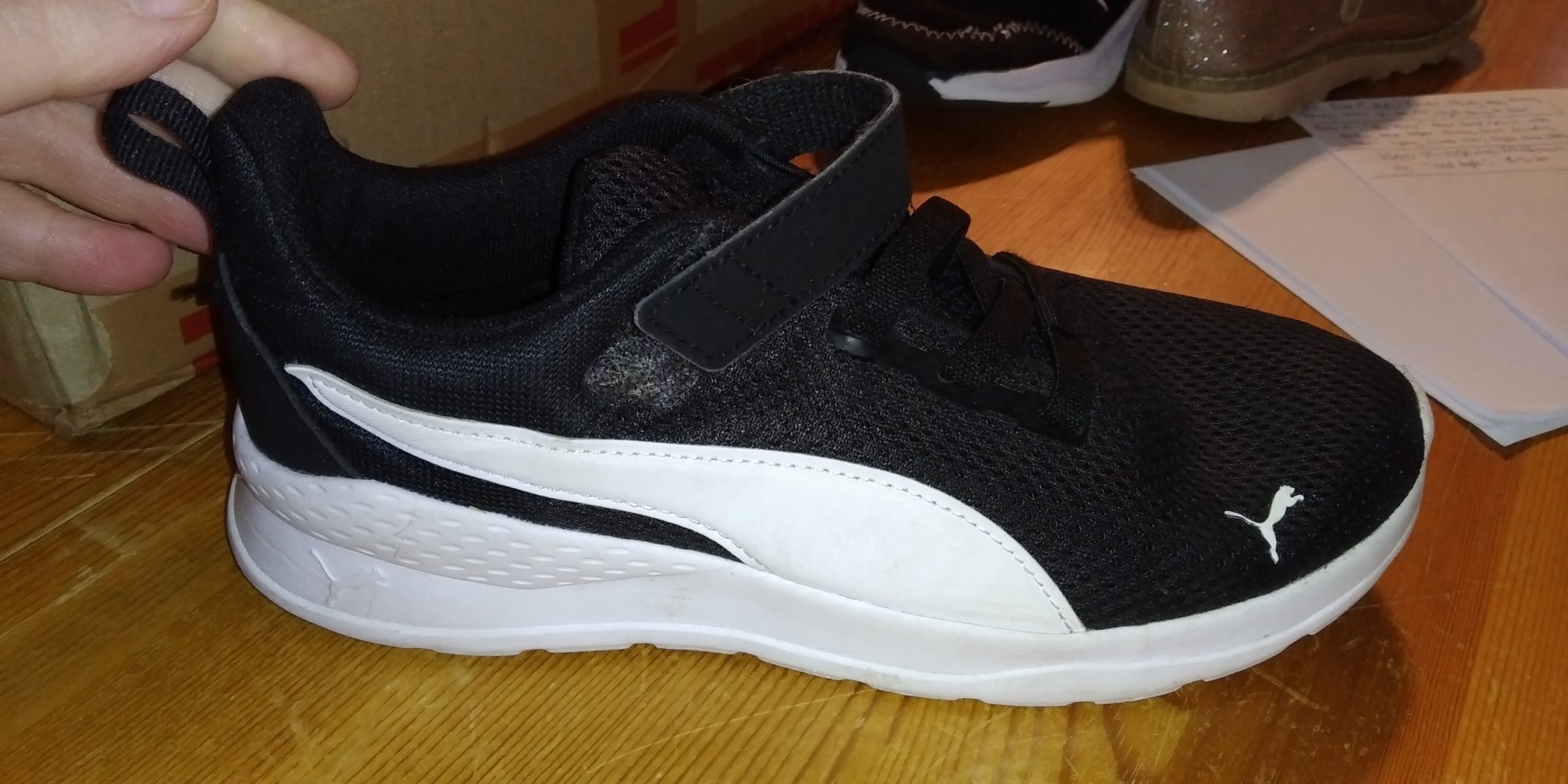 Puma Black and White Trainer Right Shoe ONLY - UK Size 2.5 - Image 4