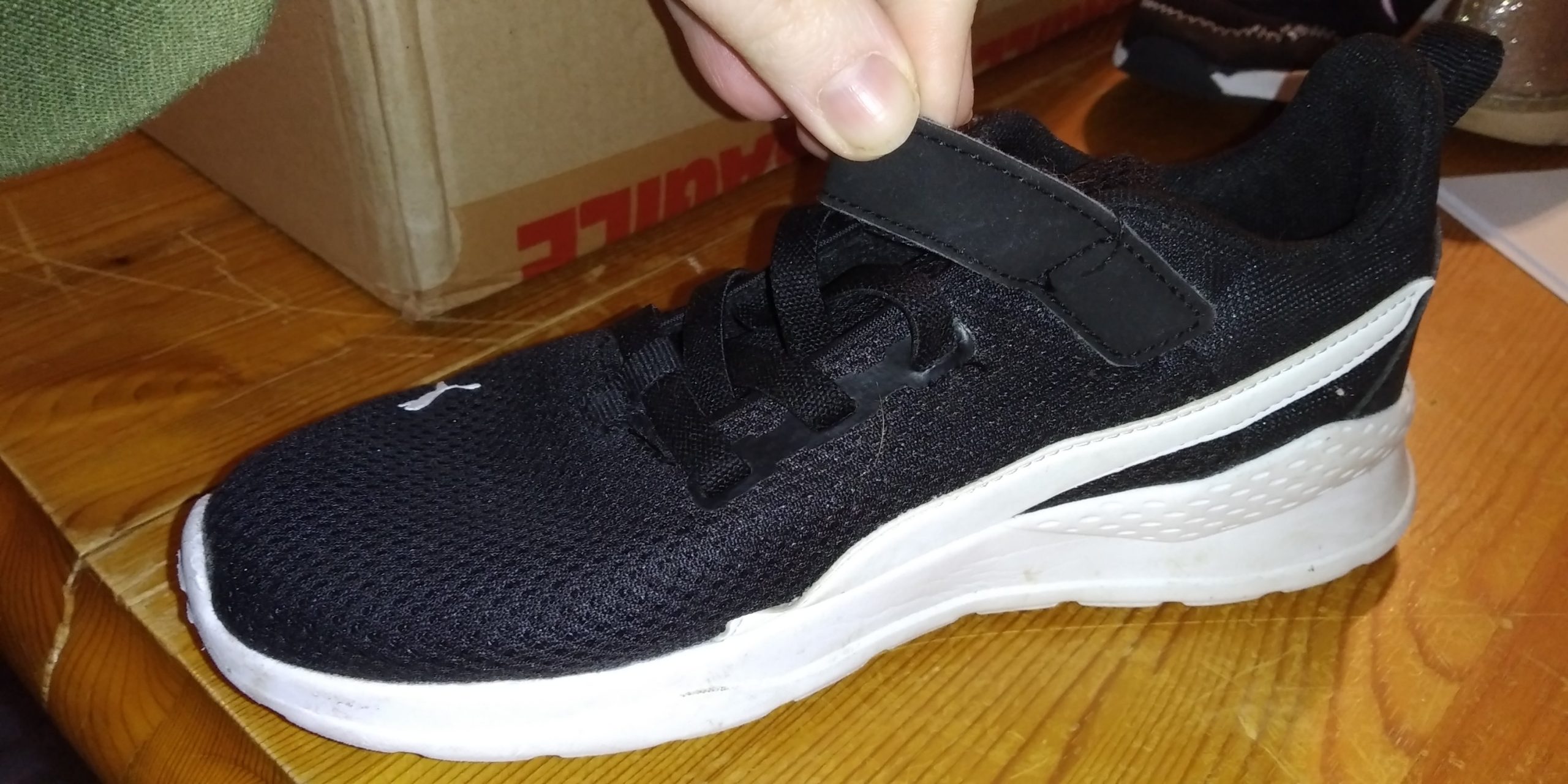 Puma Black and White Trainer Right Shoe ONLY - UK Size 2.5