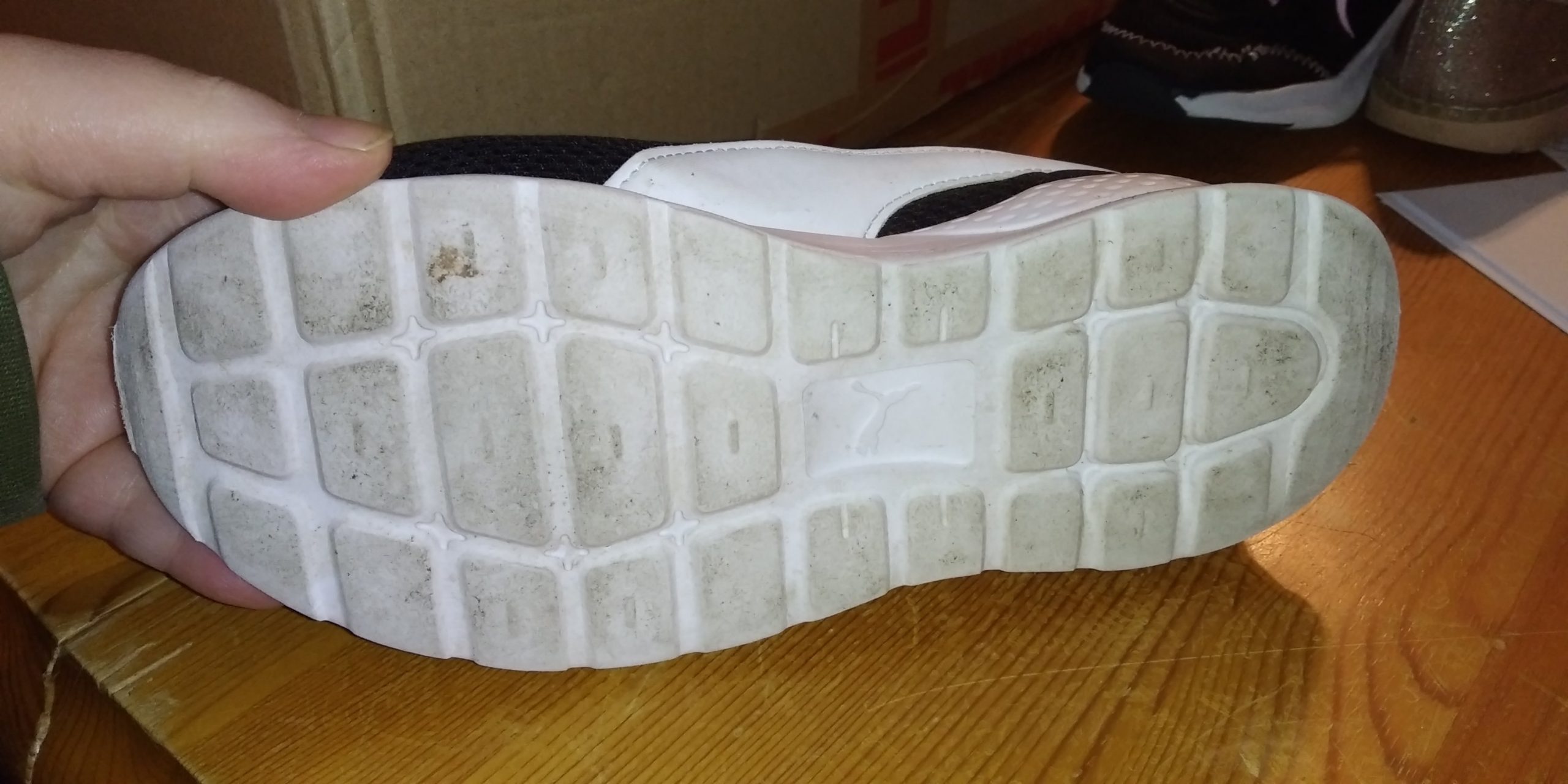 Puma Black and White Trainer Right Shoe ONLY - UK Size 2.5 - Image 2