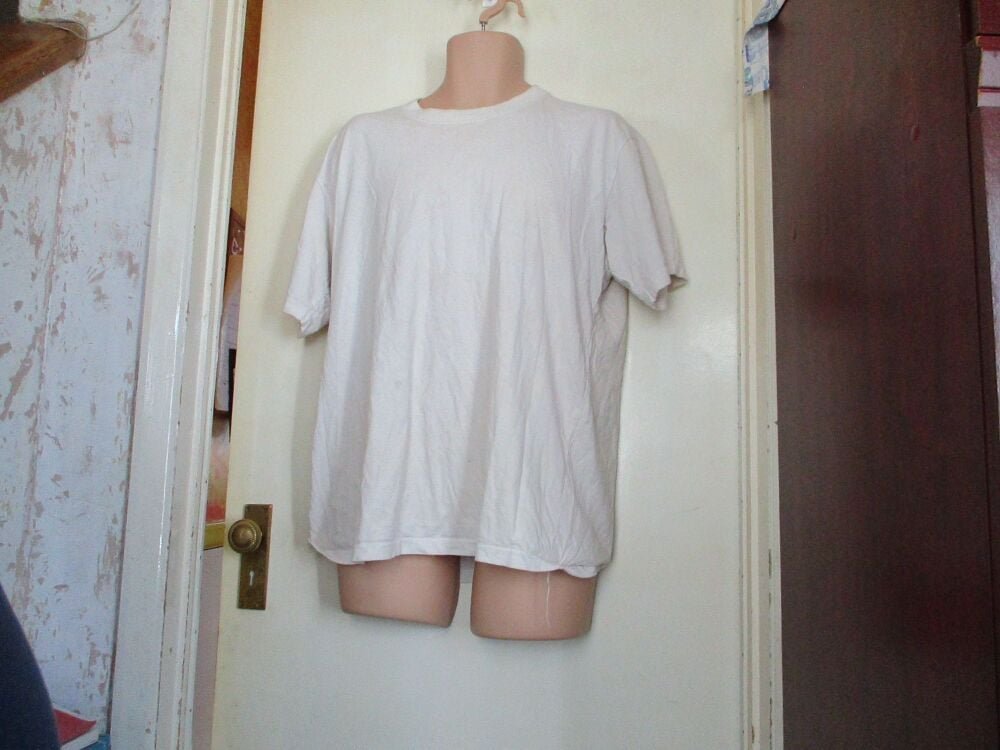 Portwest - White T-shirt - Size XL - Badly grass and paint stained - Odd jobs top - Image 6