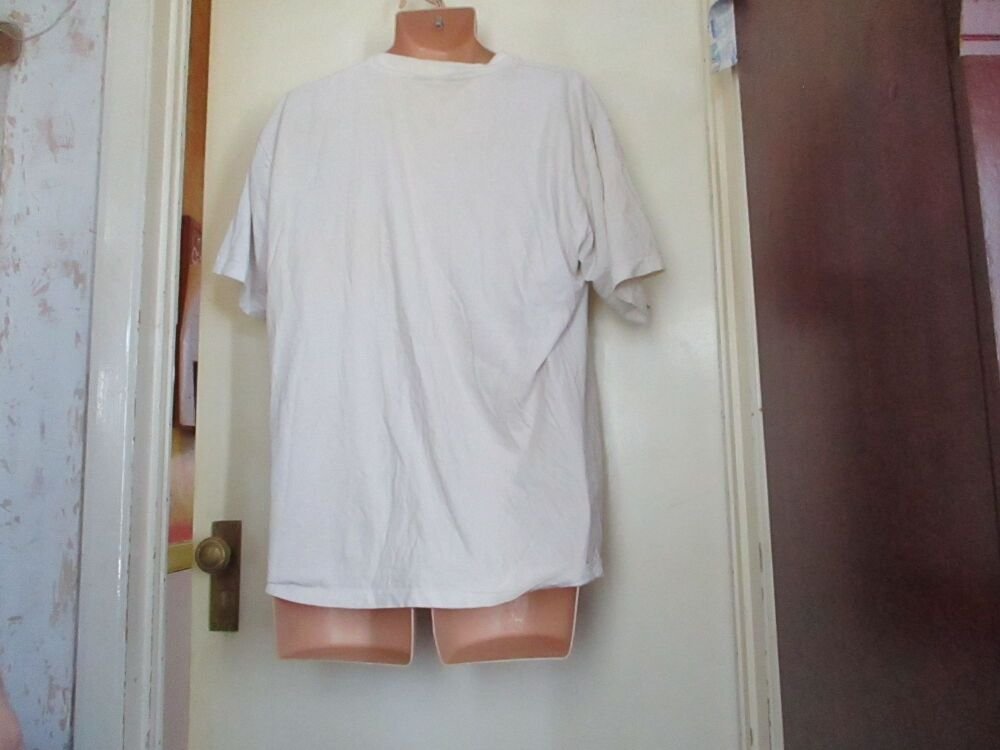 Portwest - White T-shirt - Size XL - Badly grass and paint stained - Odd jobs top - Image 8