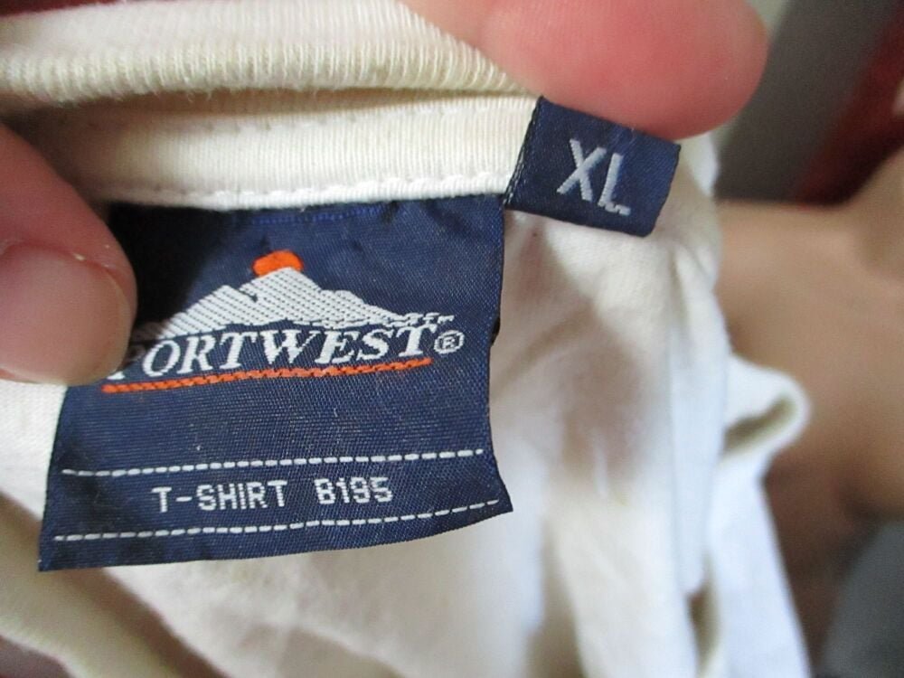 Portwest - White T-shirt - Size XL - Badly grass and paint stained - Odd jobs top - Image 7
