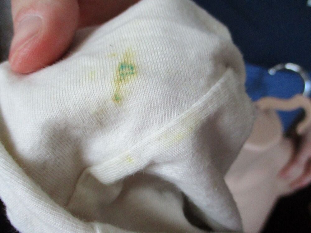 Portwest - White T-shirt - Size XL - Badly grass and paint stained - Odd jobs top - Image 2