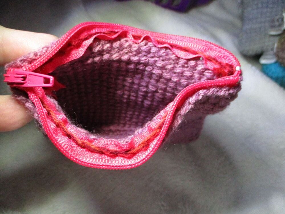 Pale Plum Tunisian Crochet Yarn Zipped Pouch/Purse with Strawberry Red Zip - Image 4