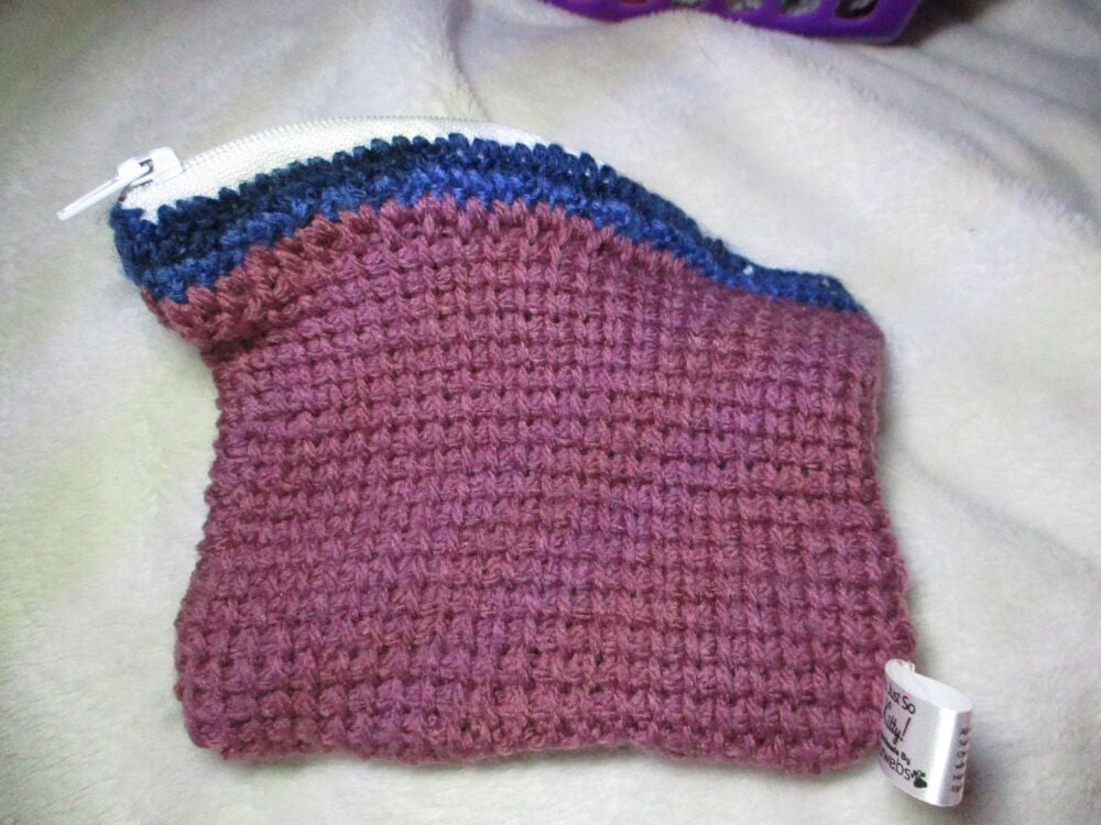 Pale Plum and Blue Trim Tunisian Crochet Yarn Zipped Pouch/Purse with White Zip - Image 2